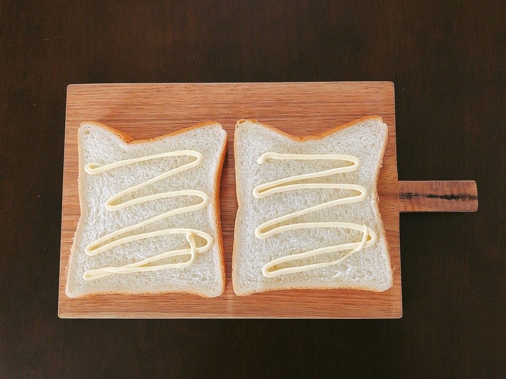 食パンにマヨネーズ