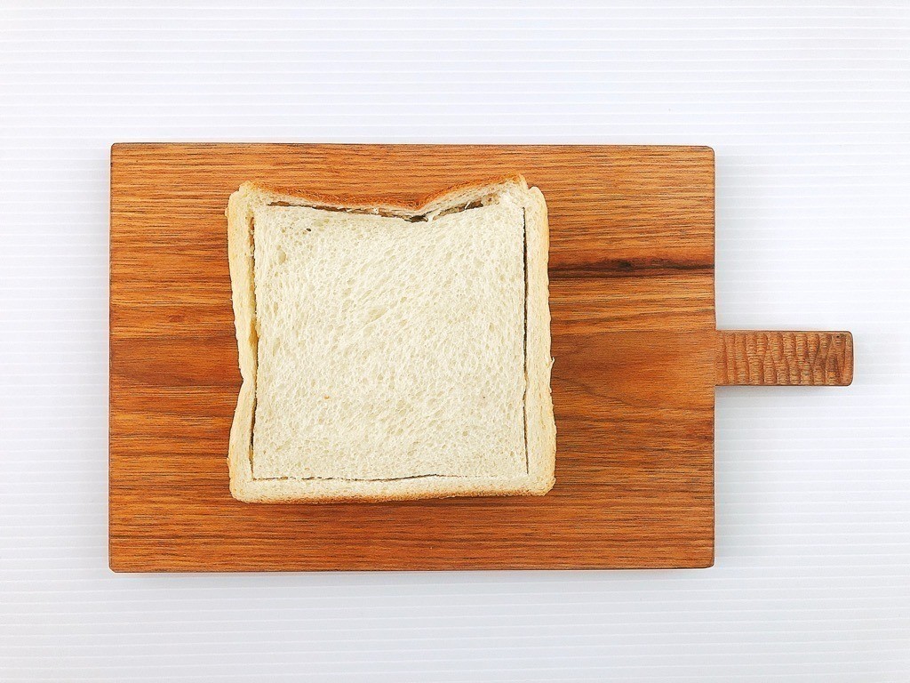 食パンレシピの紹介：食パンに切り込み